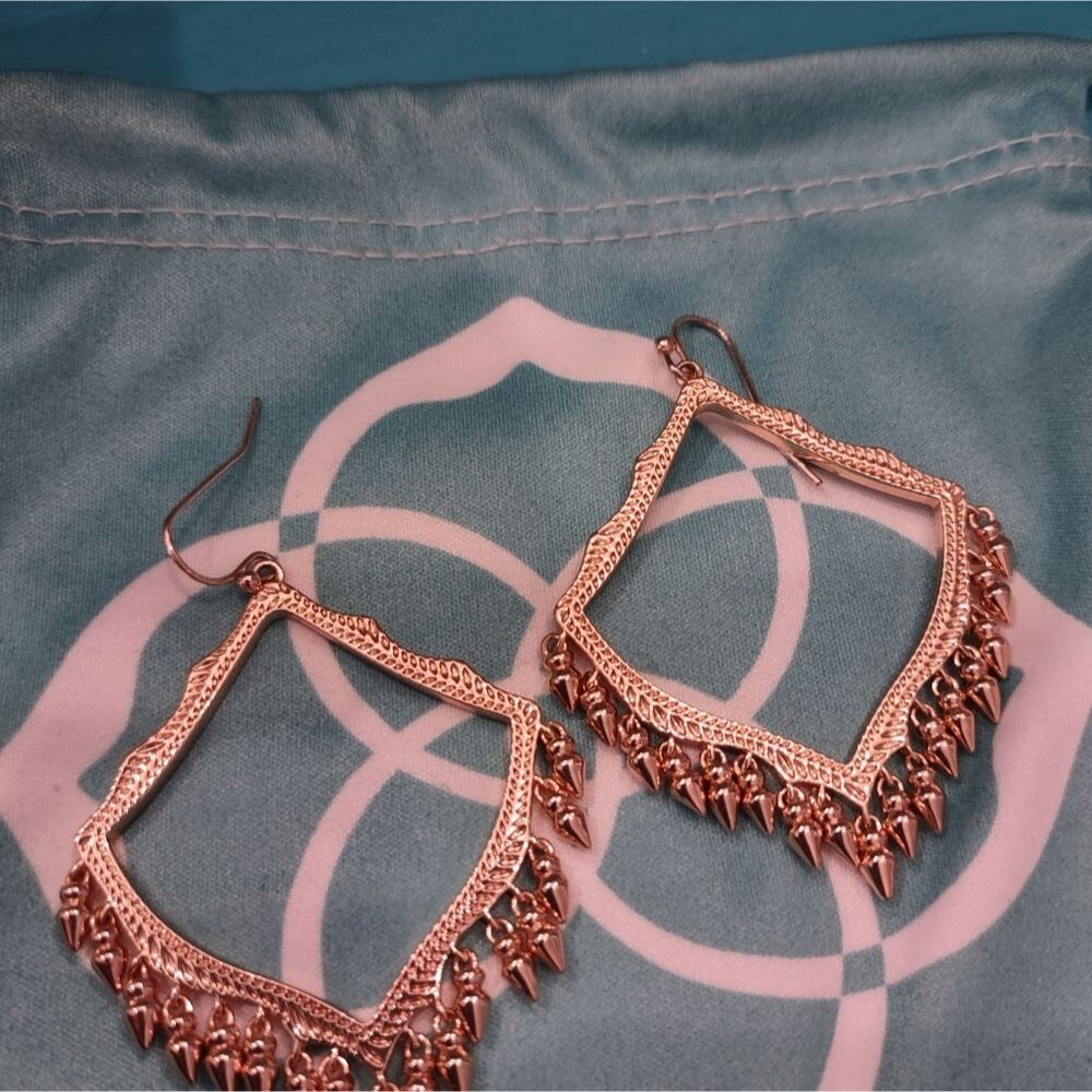 EUC Kendra Scott Lacy Drop Earrings Rose Gold - Picture 12 of 12